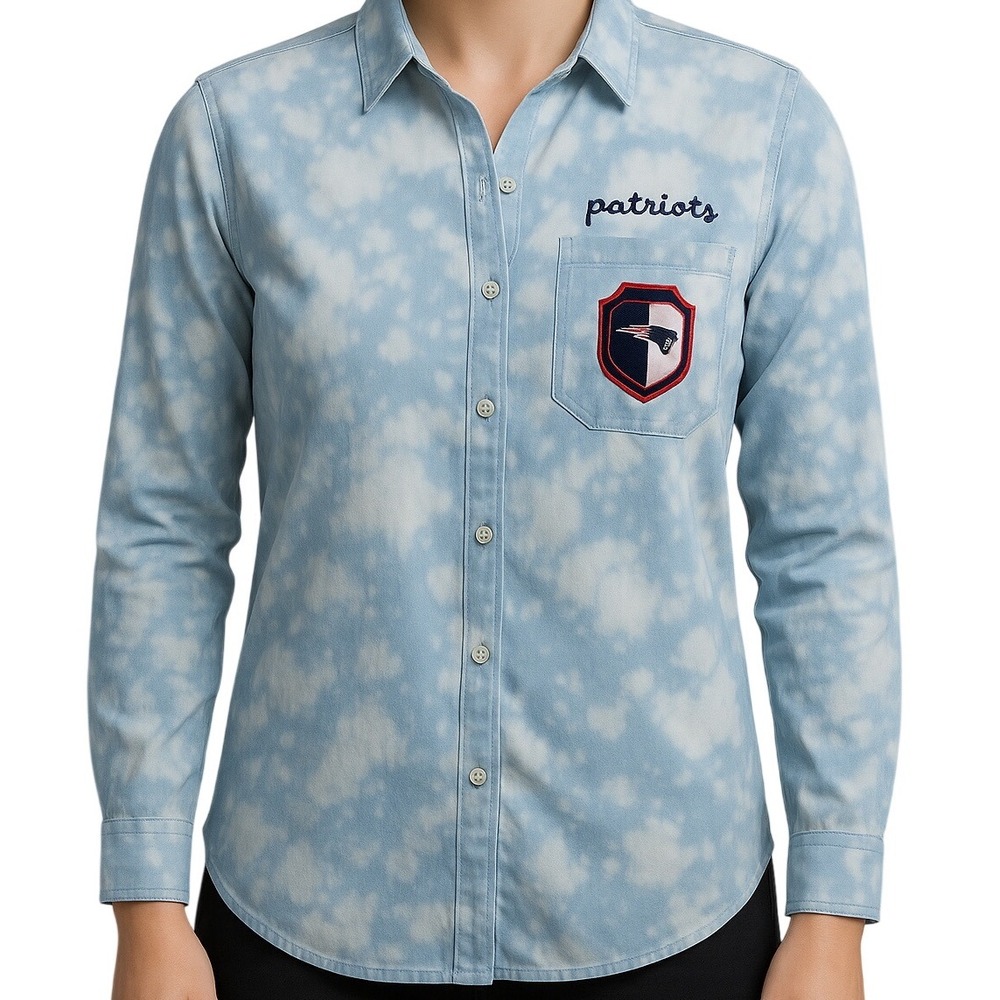 Women's WEAR by Erin Andrews Patriots Chambray Acid-Washed Button-Up Shirt M NWT